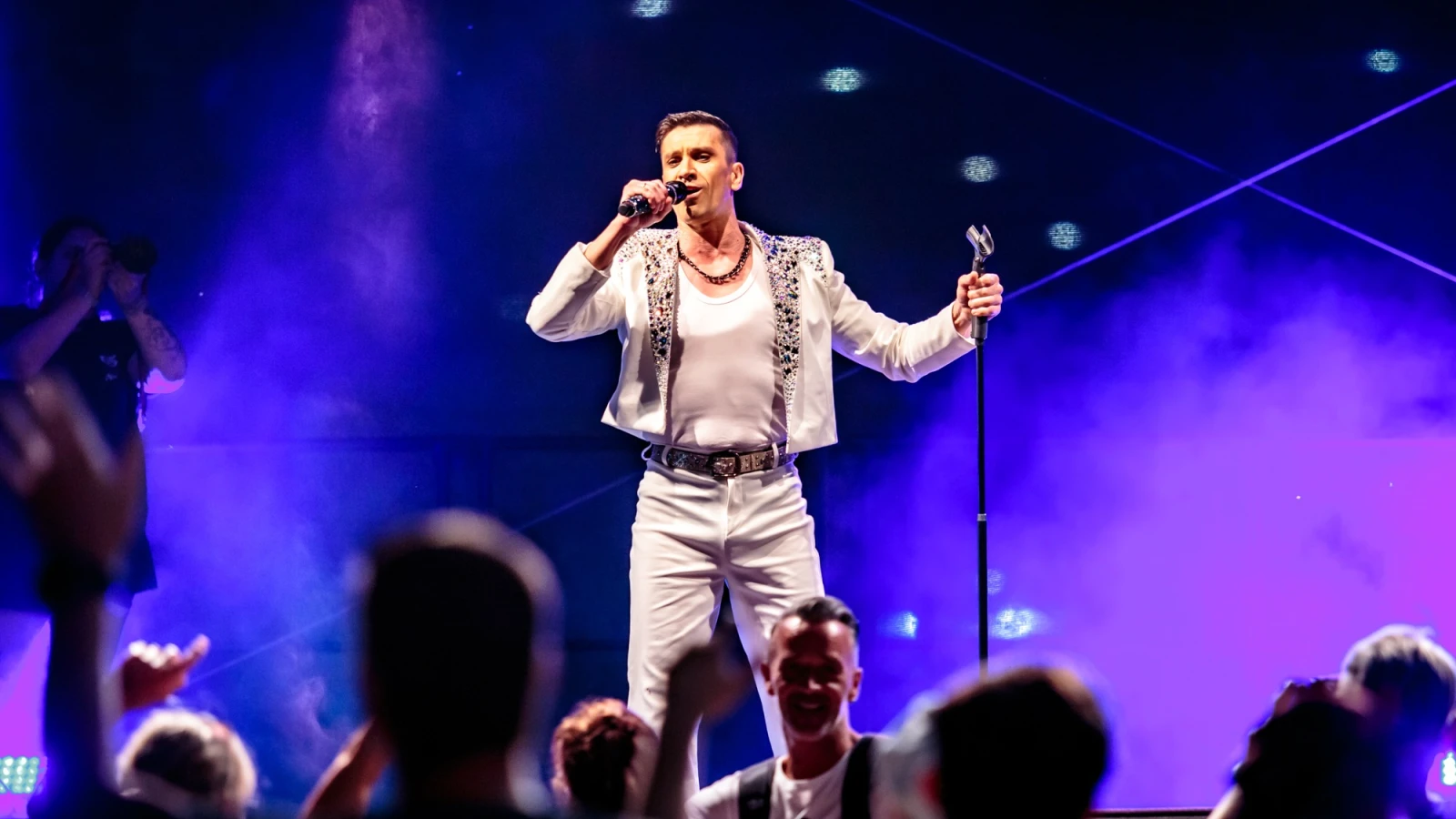 Robbie.Like.Me